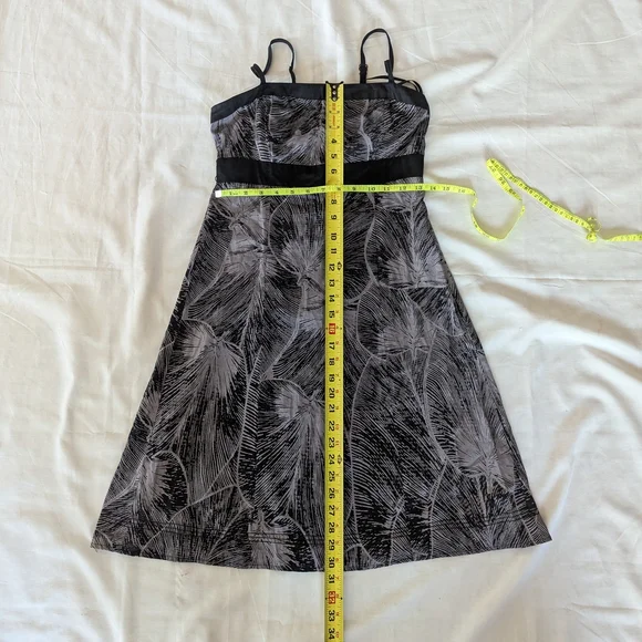 Dynamite Black and White Leaf Print Midi Dress - Picture 7 of 10